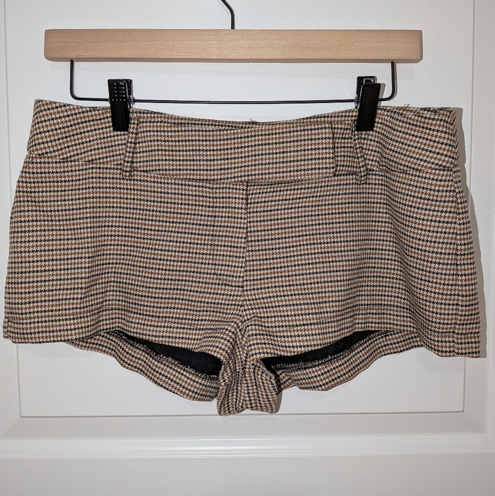 Forever 21 Stylish Tan Houndstooth Women's Shorts